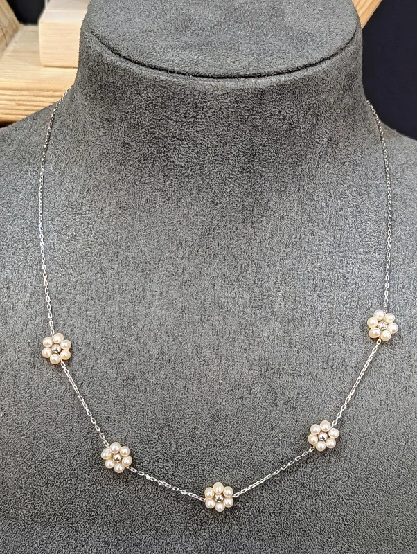 Fashionable Name Necklaces-Silver Pearl Flower Cluster Necklace