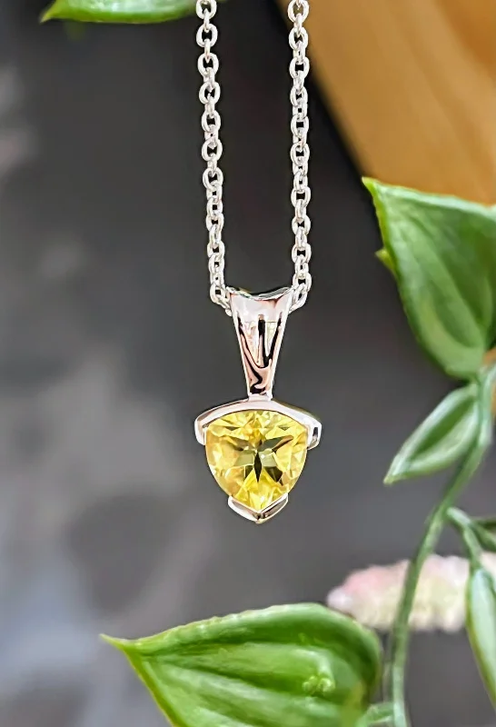 Designer Choker Necklaces-Unique & Co Sterling Silver Lemon Citrine Pendant Necklace