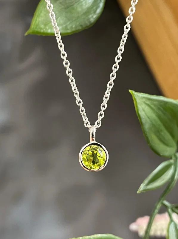 Stunning Gemstone Necklaces-Unique & Co Sterling Silver Peridot Pendant Necklace